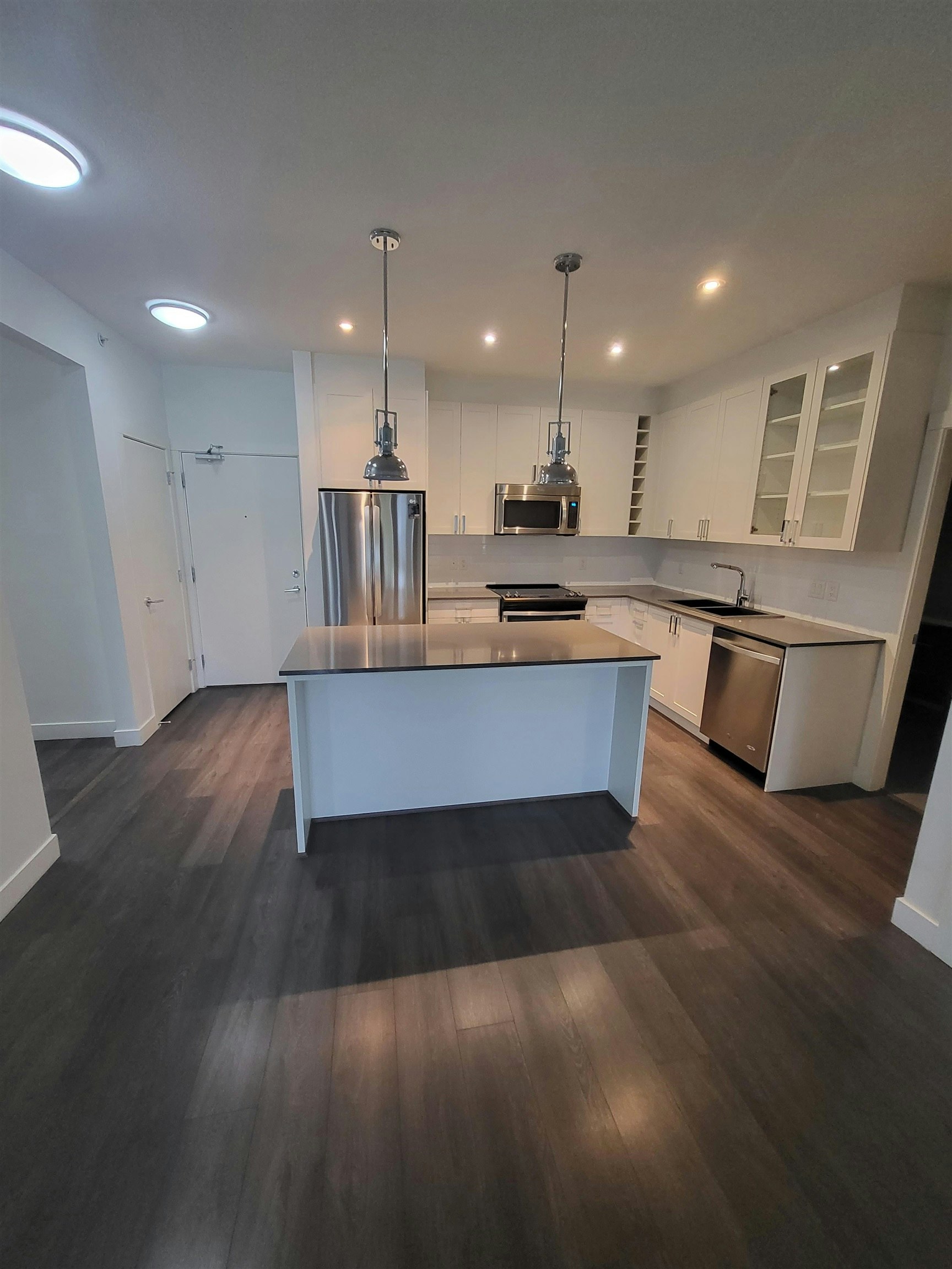 402-16398 AVENUE 64 Avenue, Surrey, BC, V4W 1H5