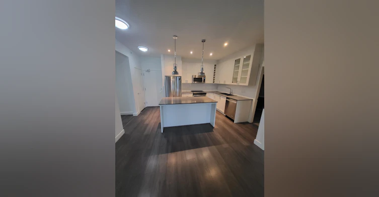 402-16398 AVENUE 64 Avenue, Surrey, BC, V4W 1H5
