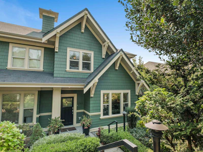 261 E Queens Road - 2