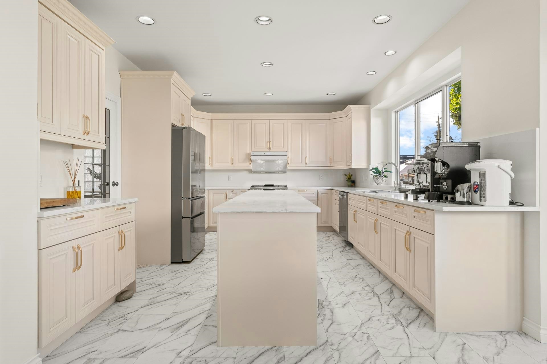 6835 Heather Street, Vancouver, BC, V6P 3P5 - 11