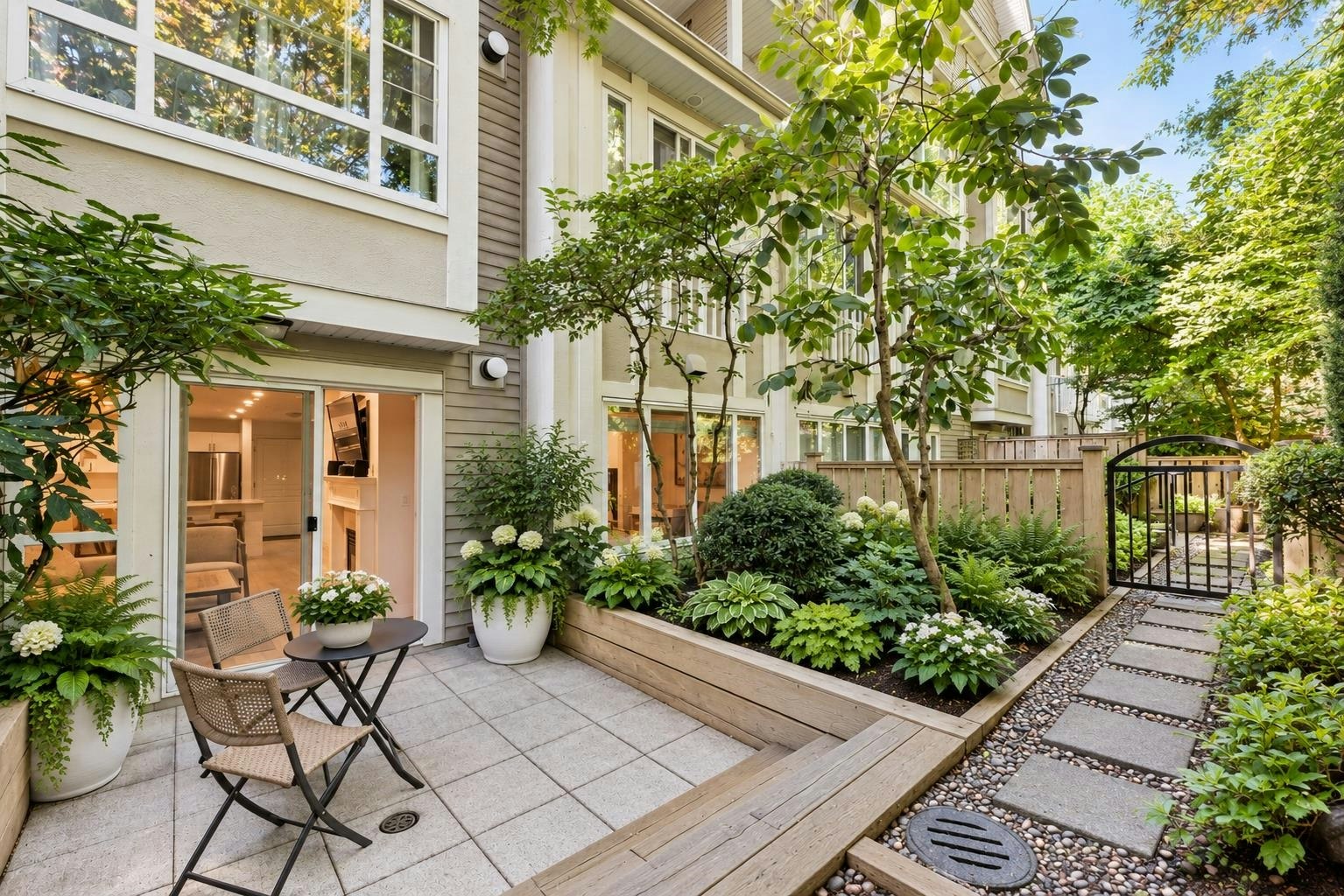 118-365 E 1st Street, North Vancouver, BC, V7L 4W5