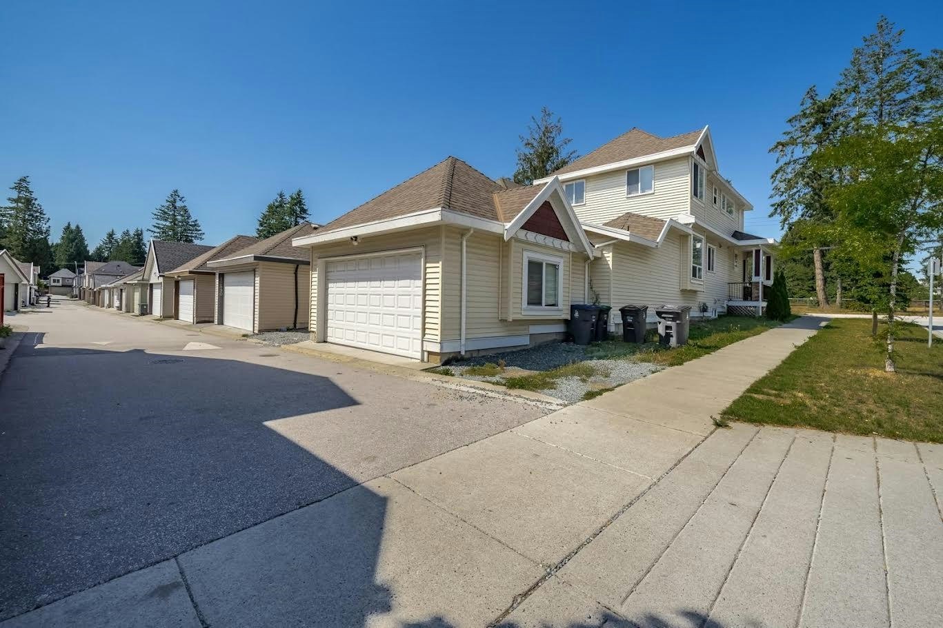 Upper-12898 60th Ave, Surrey, BC, V3X 0B9