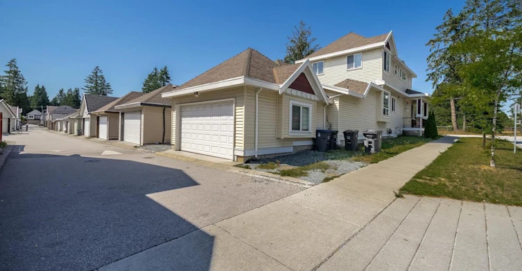 Upper-12898 60th Ave, Surrey, BC, V3X 0B9