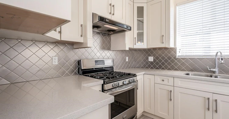 Upper-12898 60th Ave, Surrey, BC, V3X 0B9 - 9