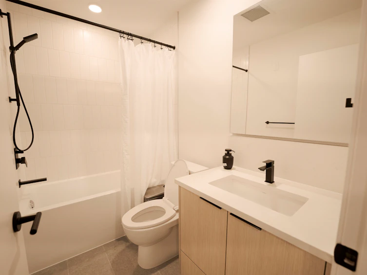 358-422 E 3rd Street, North Vancouver, BC, V7L 0K1 - 18
