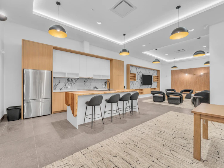 358-422 E 3rd Street, North Vancouver, BC, V7L 0K1 - 21