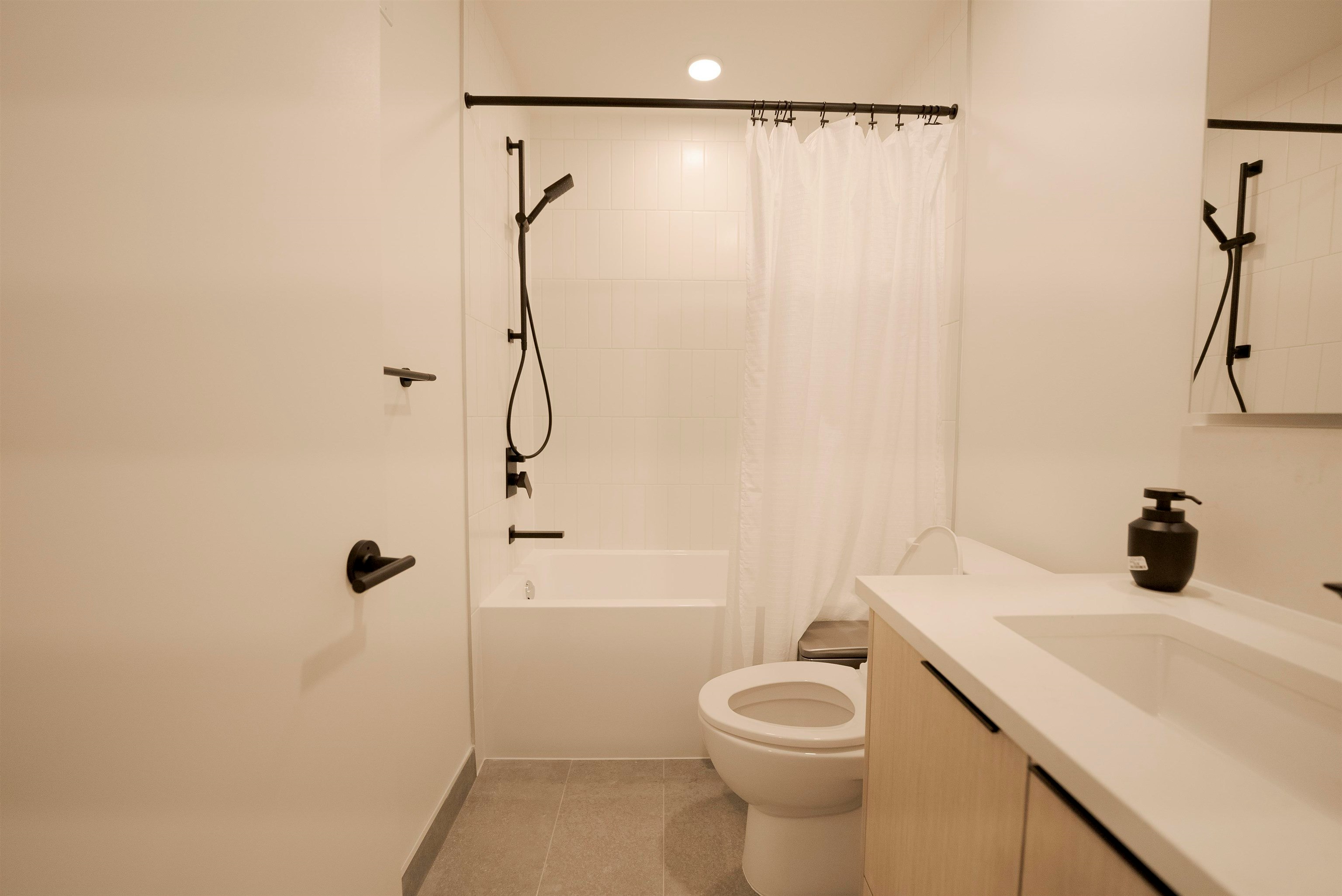 358-422 E 3rd Street, North Vancouver, BC, V7L 0K1 - 17