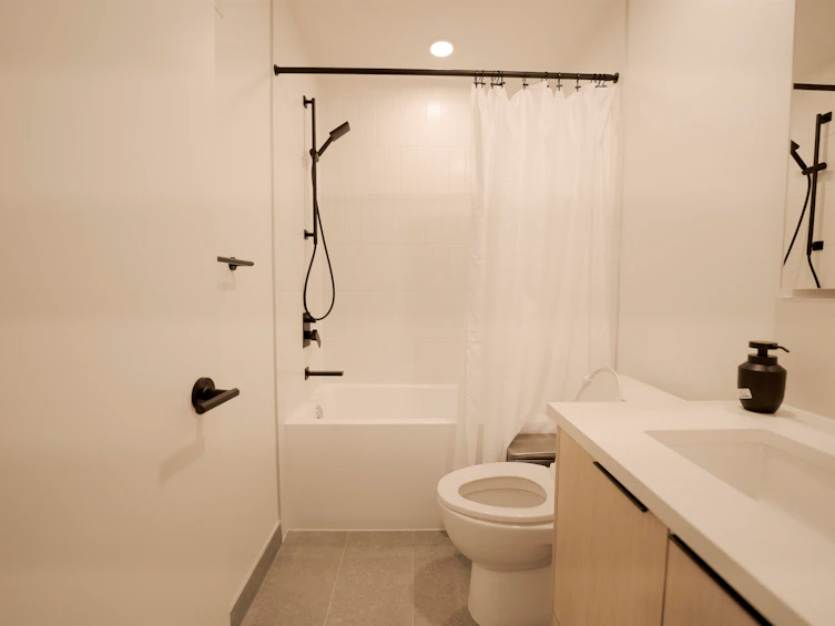 358-422 E 3rd Street, North Vancouver, BC, V7L 0K1 - 17