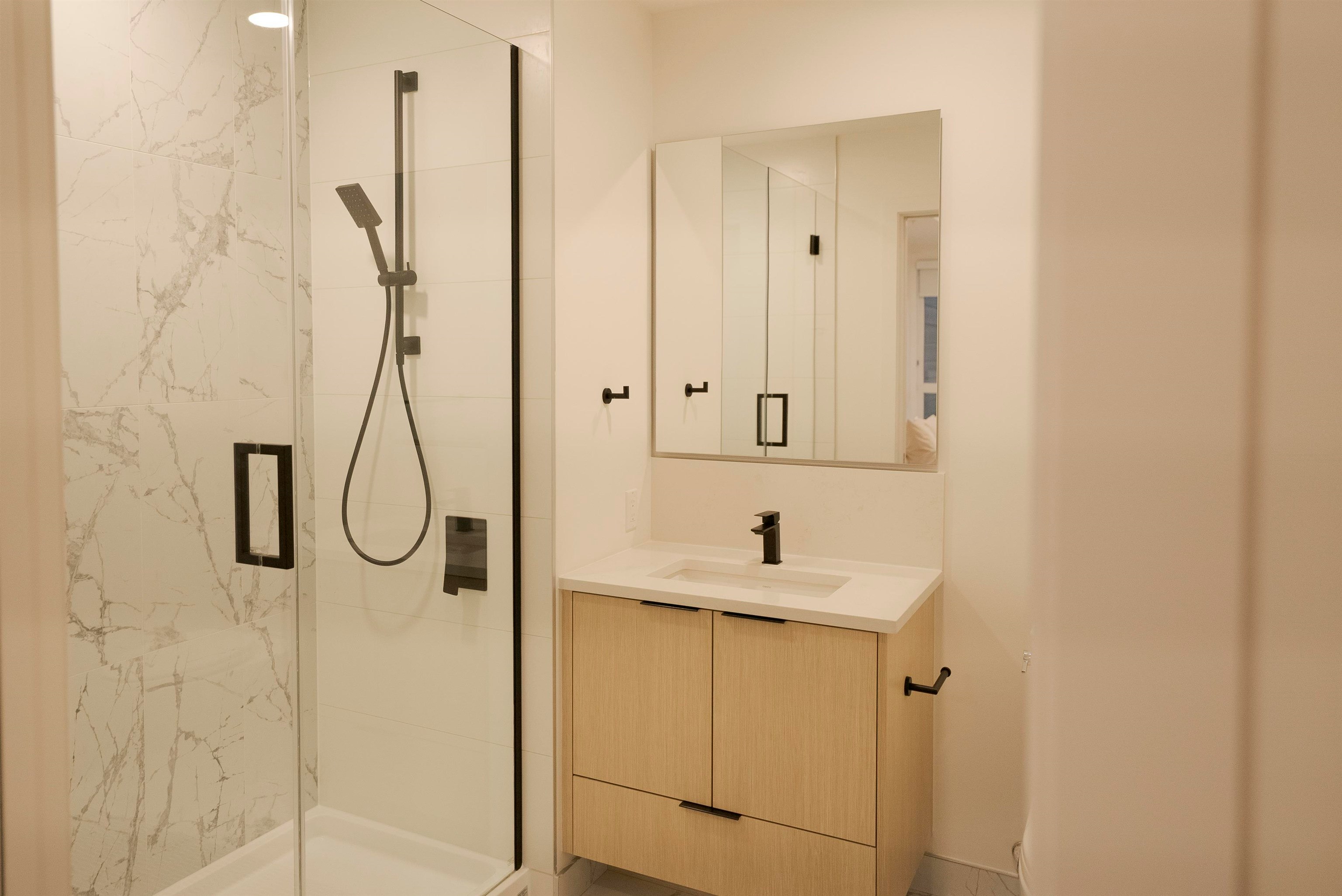 358-422 E 3rd Street, North Vancouver, BC, V7L 0K1 - 15