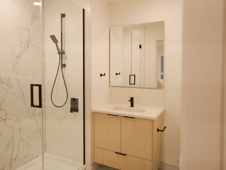 358-422 E 3rd Street, North Vancouver, BC, V7L 0K1 - 15