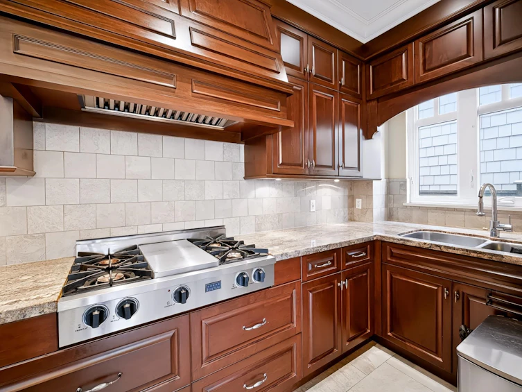 2851 W 38th Avenue, Vancouver, BC, V6N 2W8 - 6