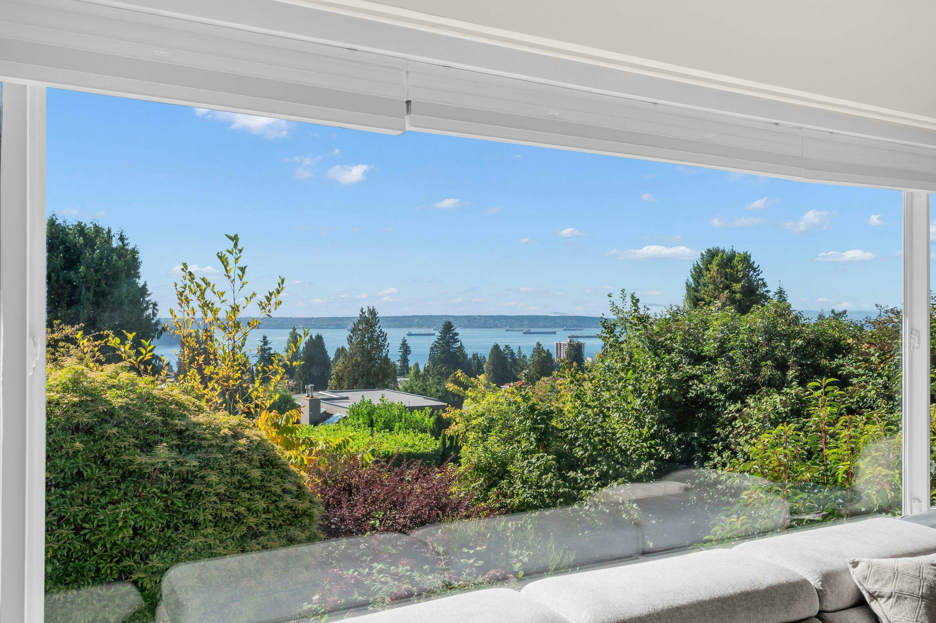 1165 Mathers Avenue, West Vancouver, BC, V7T 2G4 - 4