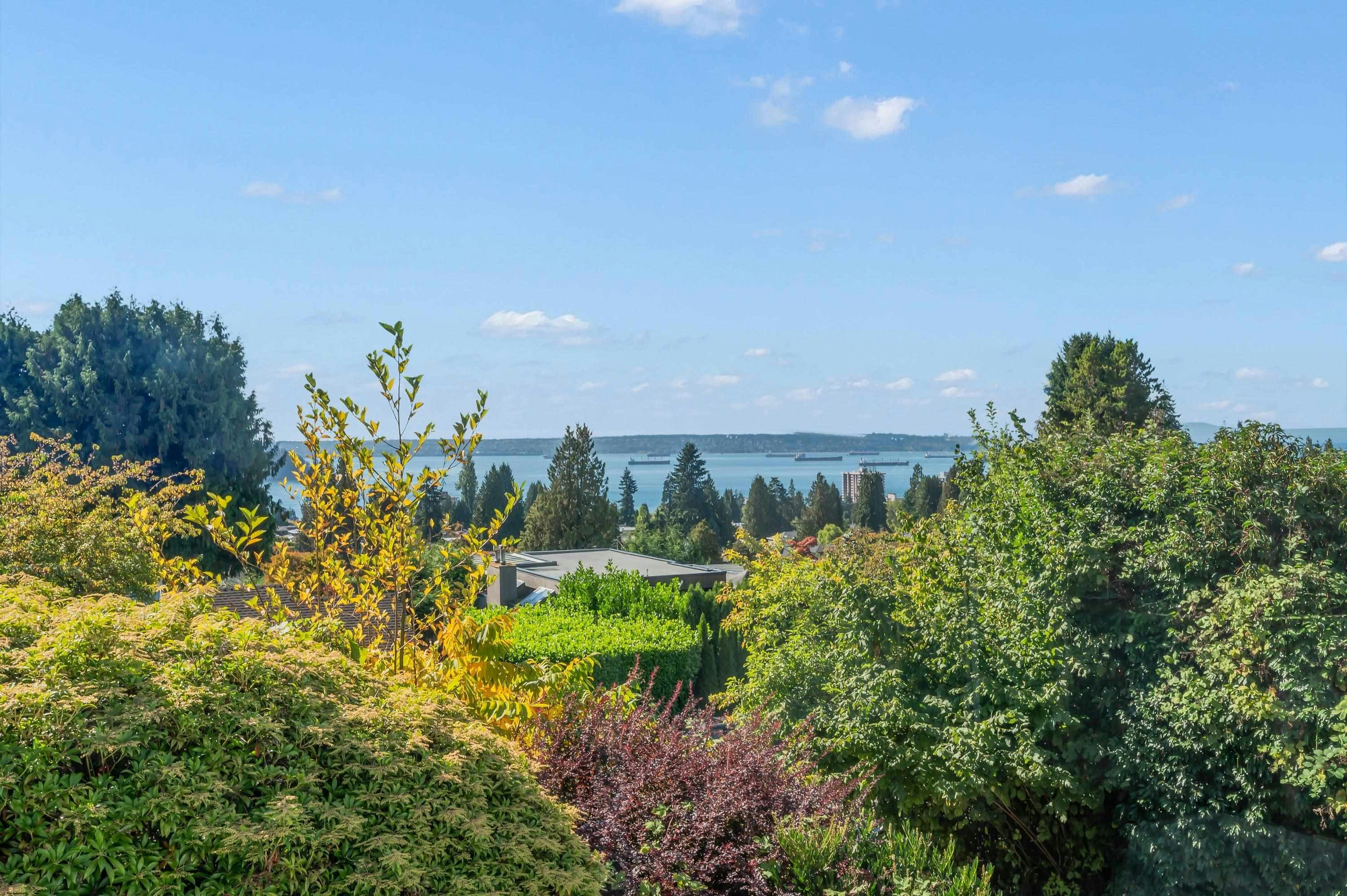 1165 Mathers Avenue, West Vancouver, BC, V7T 2G4 - 2