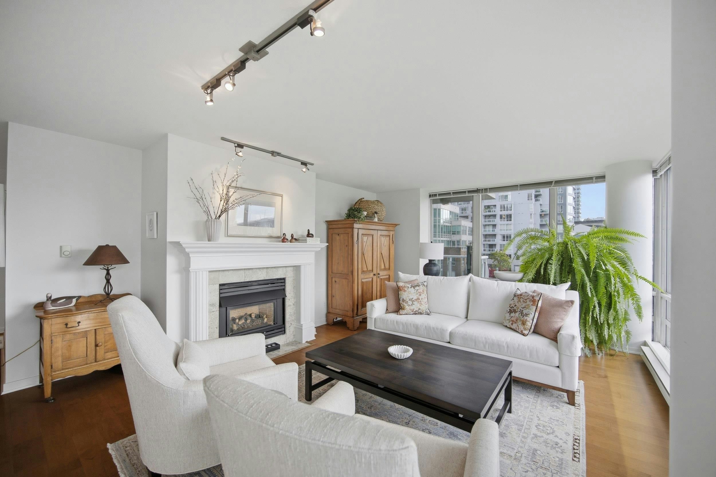 706-1500 Hornby Street - 3