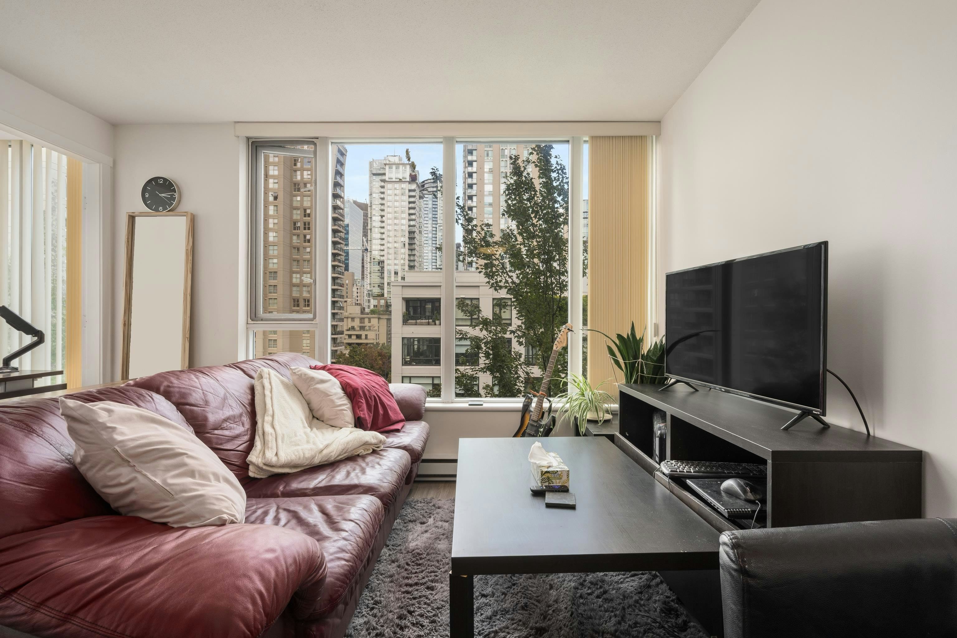 802-1010 Richards Street - 2