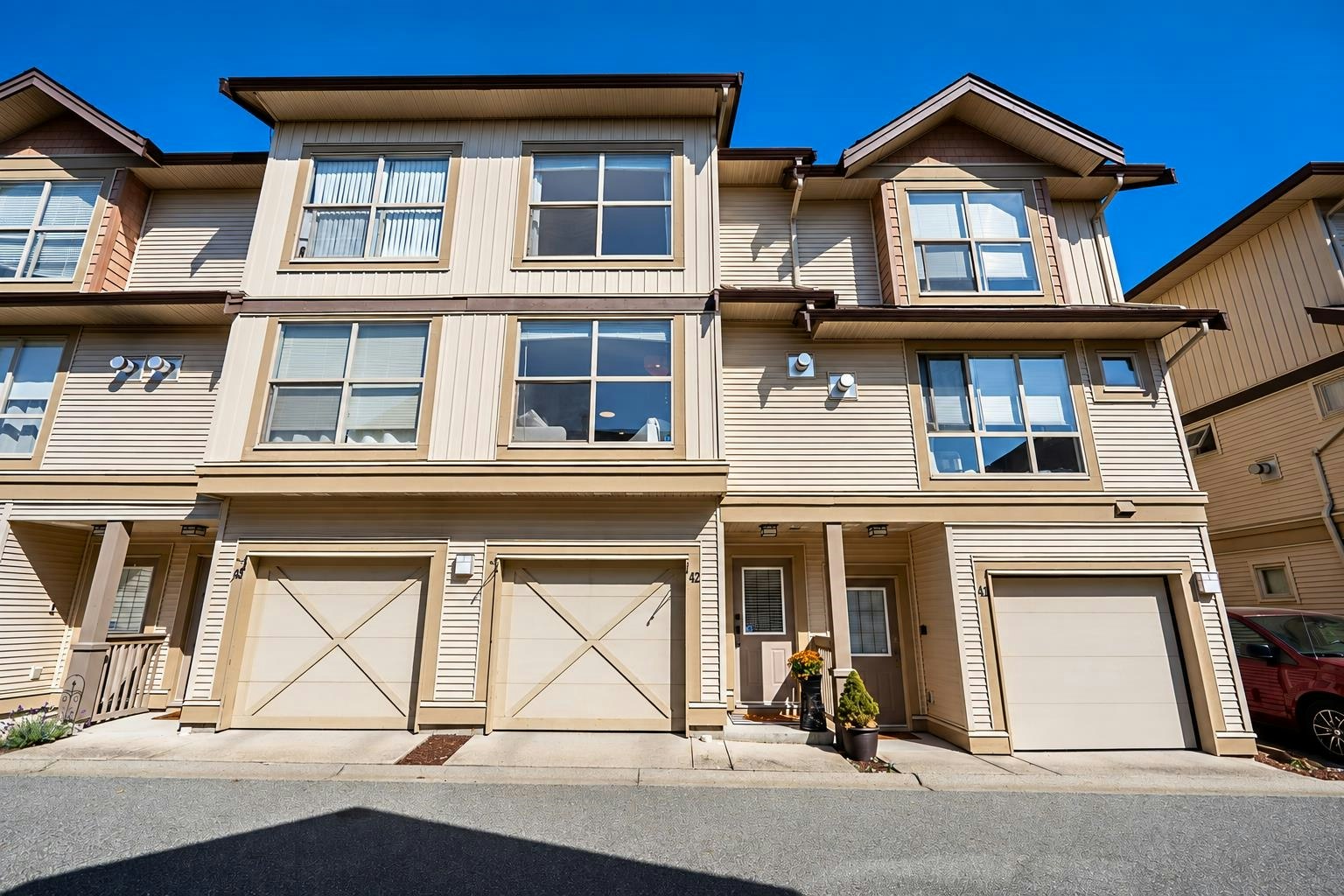 42-20350 68 Avenue - 3