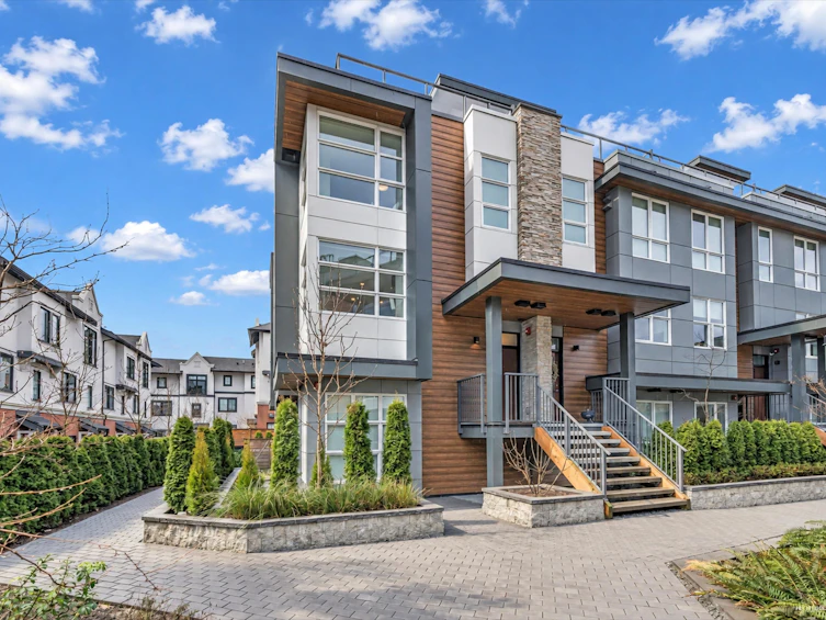 227-2060 Curling Road, North Vancouver, BC, V7P 1X4 - 2