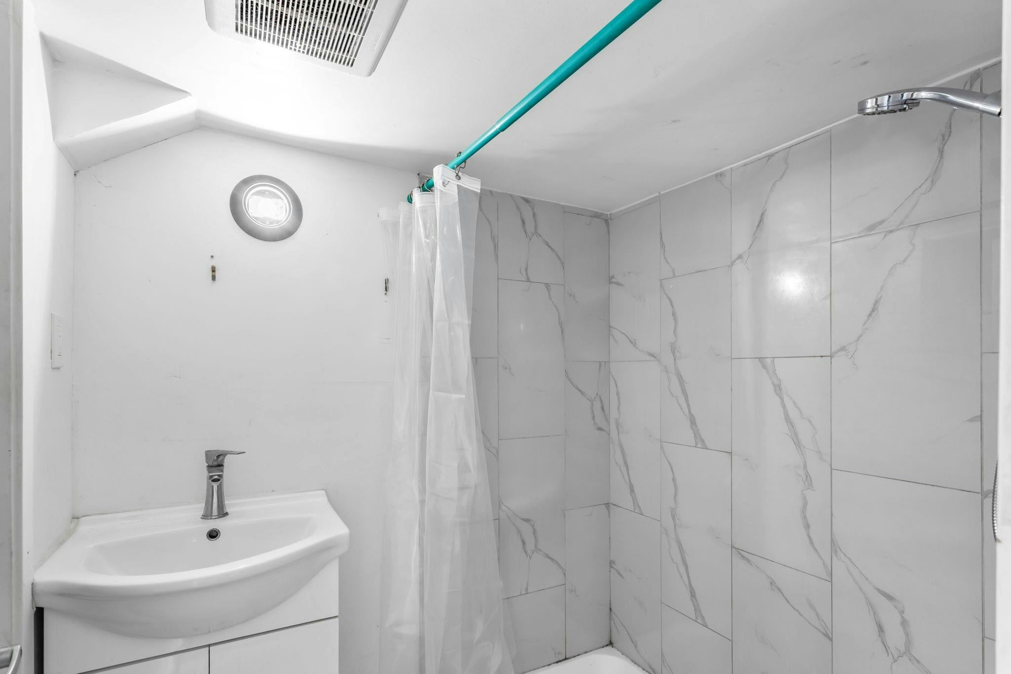 3186 E 28th Avenue, Vancouver, BC, V5R 1S7 - 23