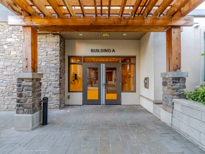 A209-20487 65 Avenue - 5