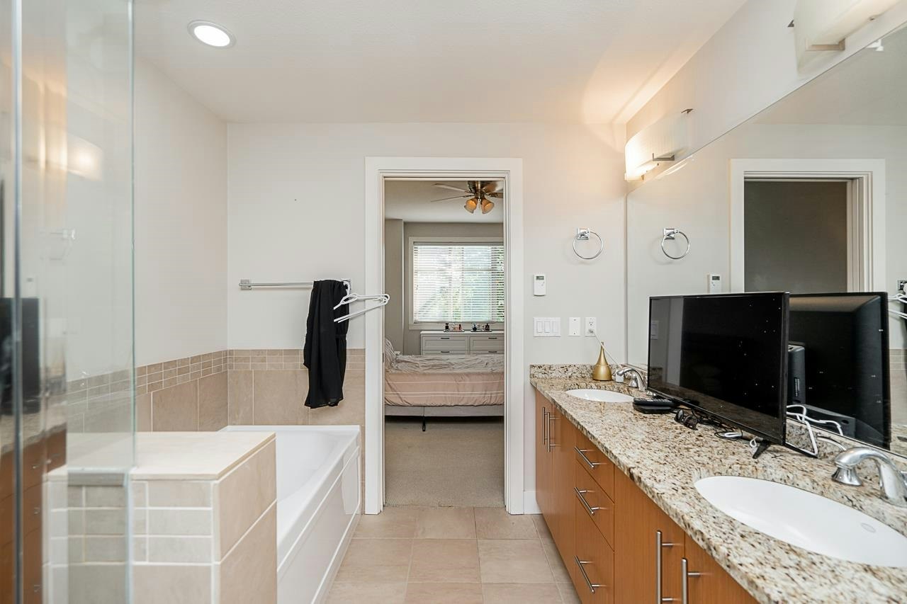 204-16469 64 Avenue, Surrey, BC, V3S 6V7 - 16
