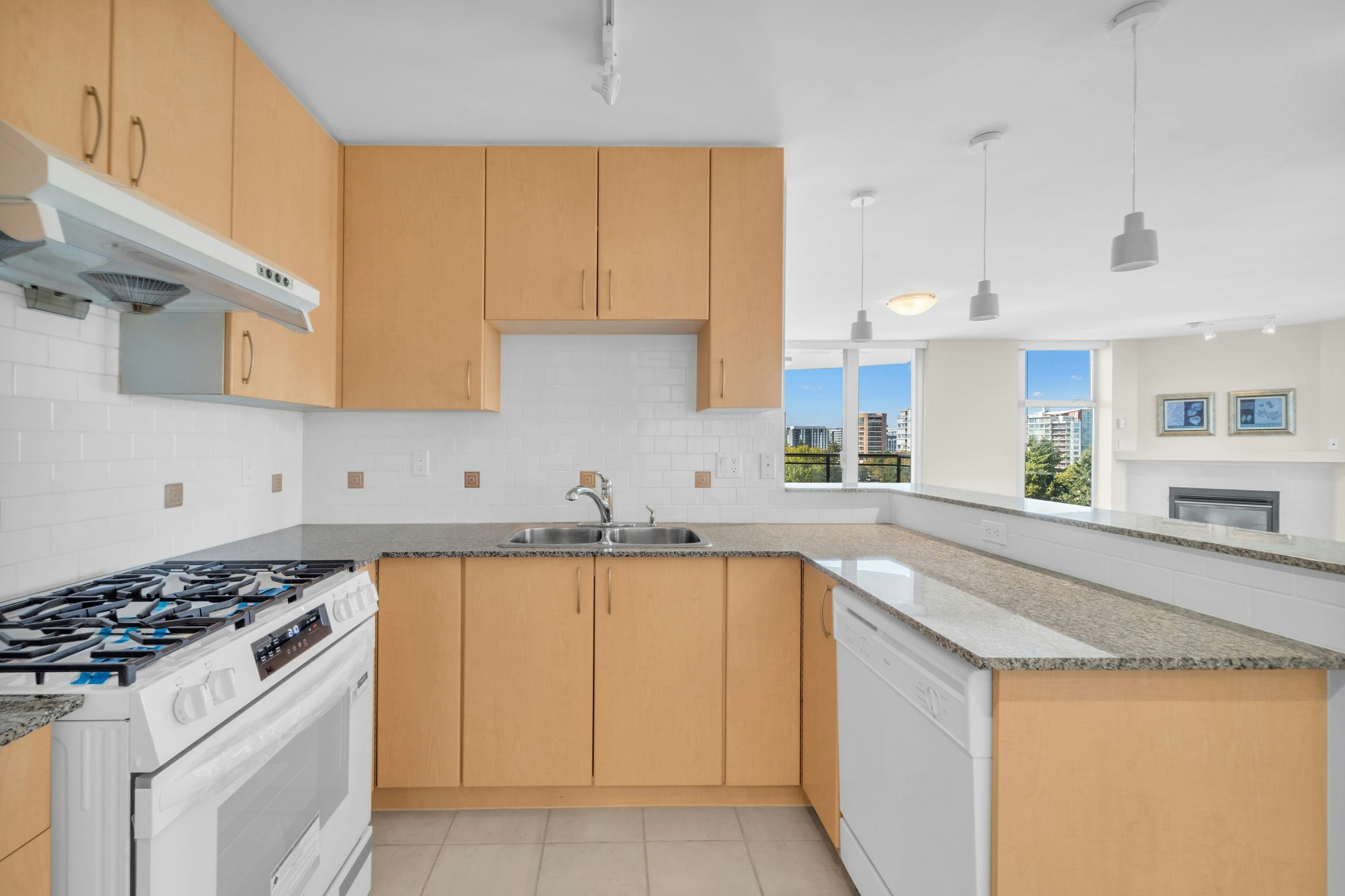 1106-8460 Granville Avenue, Richmond, BC, V6Y 1P6 - 11
