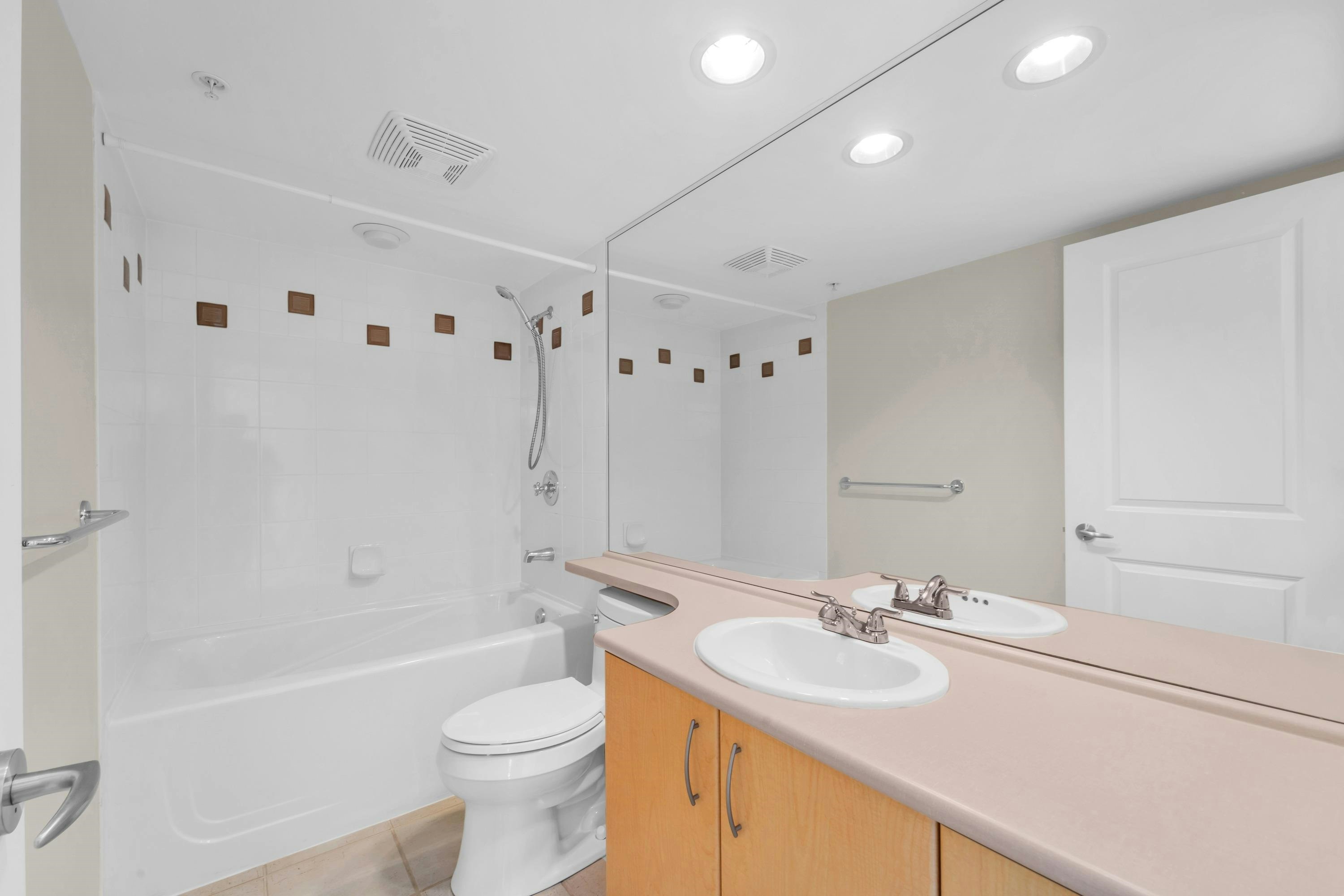 1106-8460 Granville Avenue, Richmond, BC, V6Y 1P6 - 18