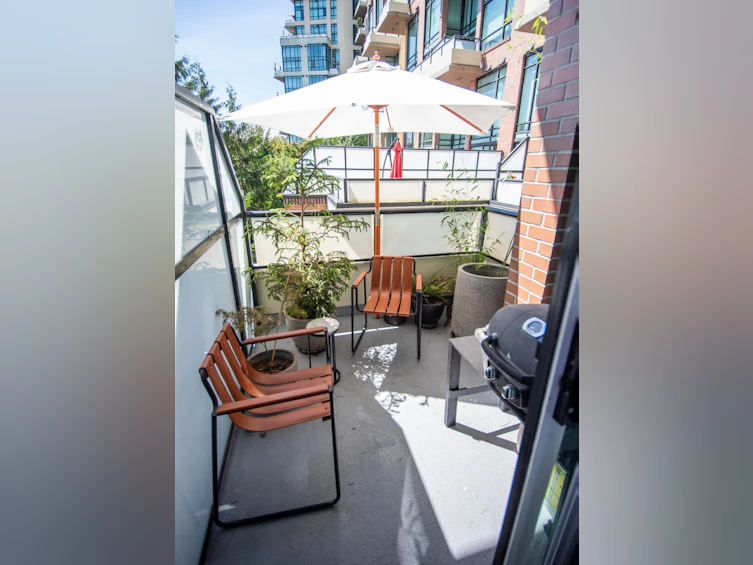 211-10 Renaissance Square, New Westminster, BC, V3M 7B1 - 28