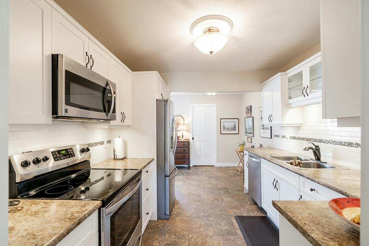 206-9109 154 Street, Surrey, BC, V3R 9G8 - 11