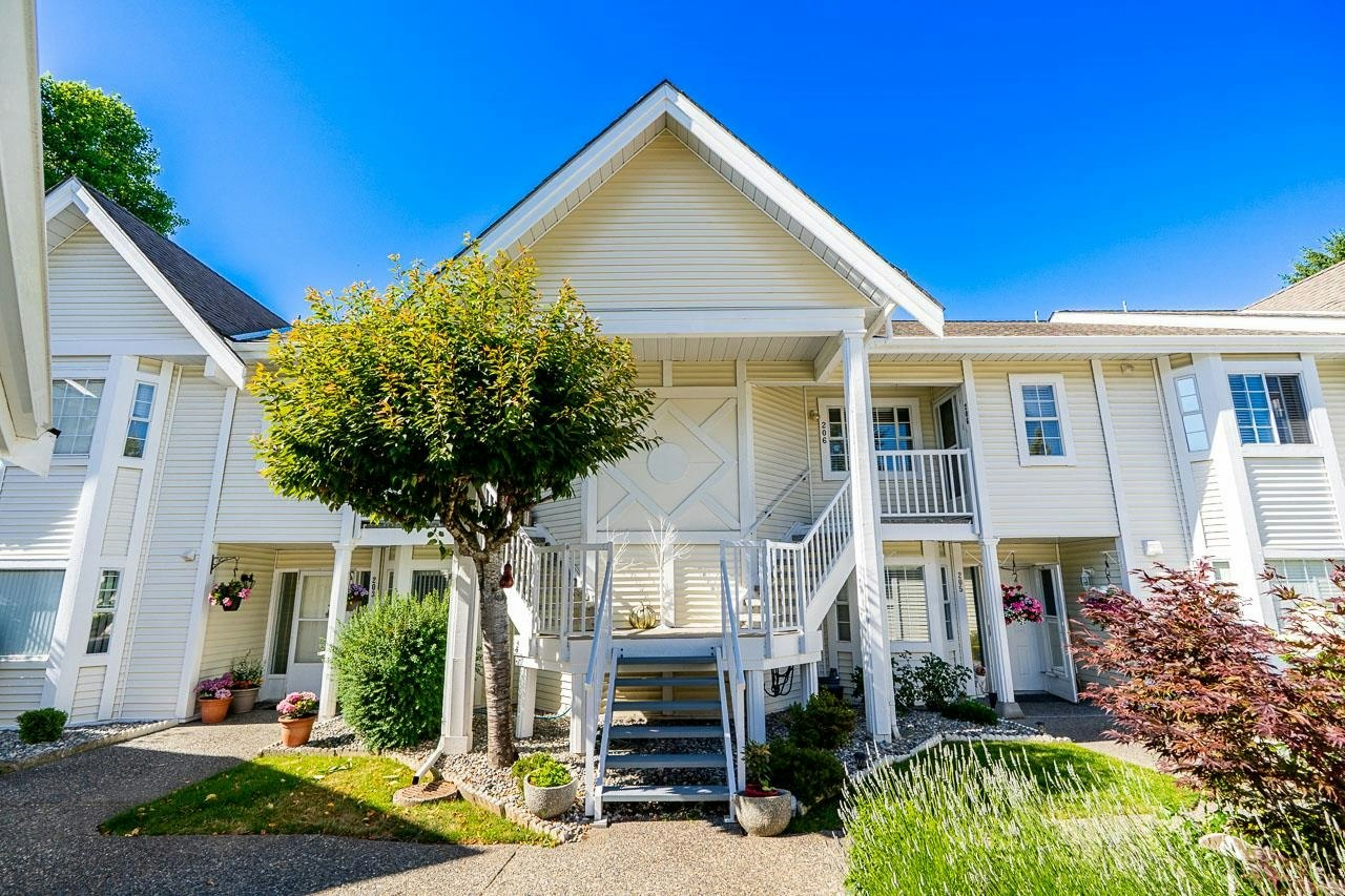 206-9109 154 Street, Surrey, BC, V3R 9G8