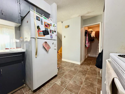9-45720 Victoria Avenue - 5