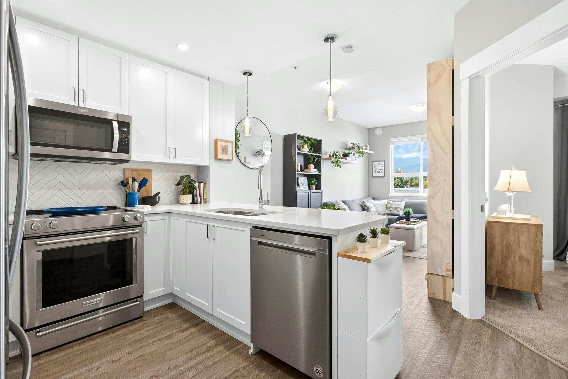 4503-2180 Kelly Avenue - 3