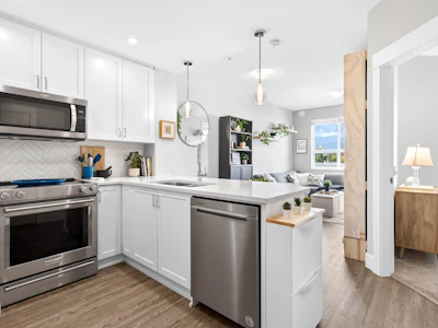4503-2180 Kelly Avenue - 3