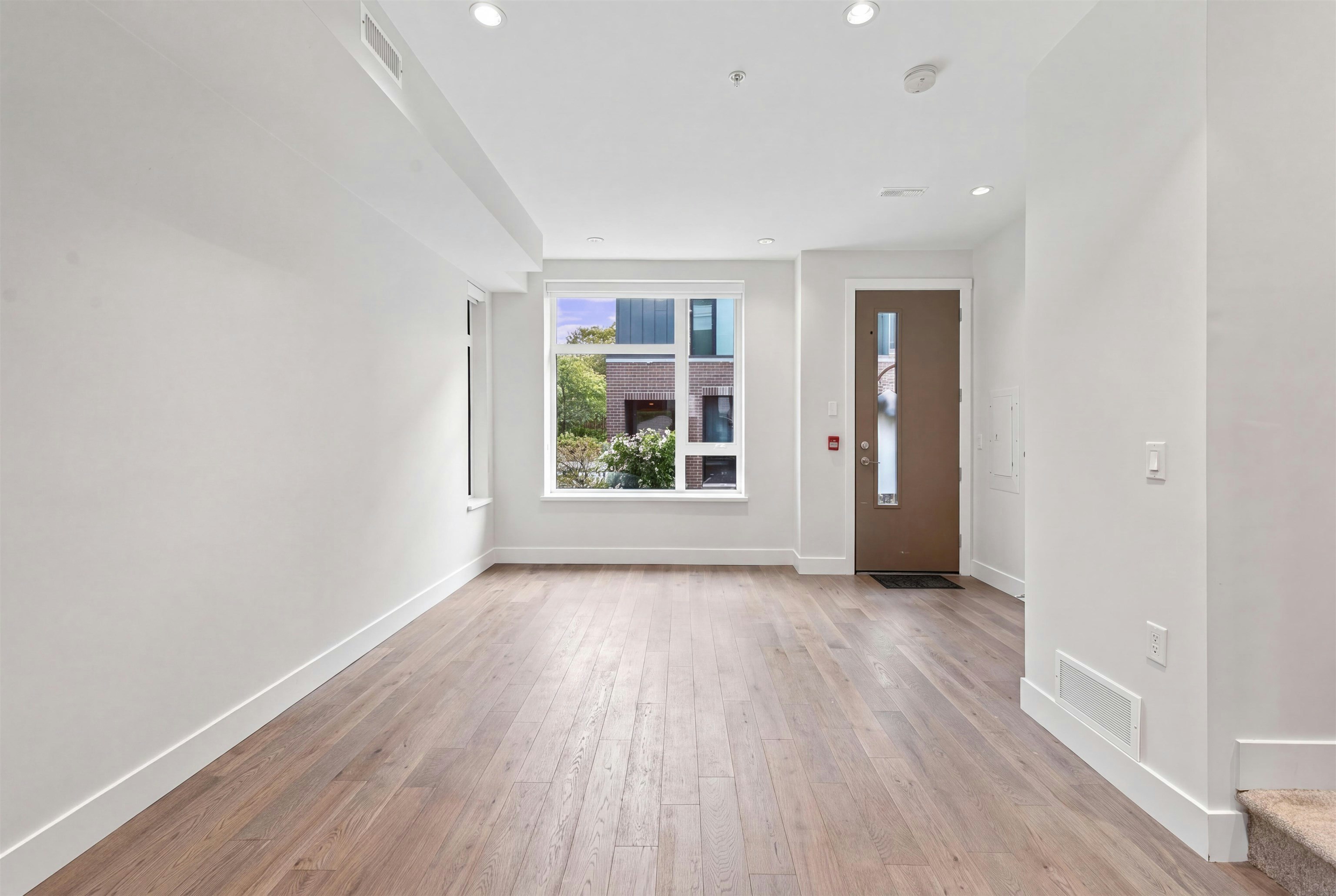 7615 Yukon Street, Vancouver, BC, V5X 2Y4 - 2