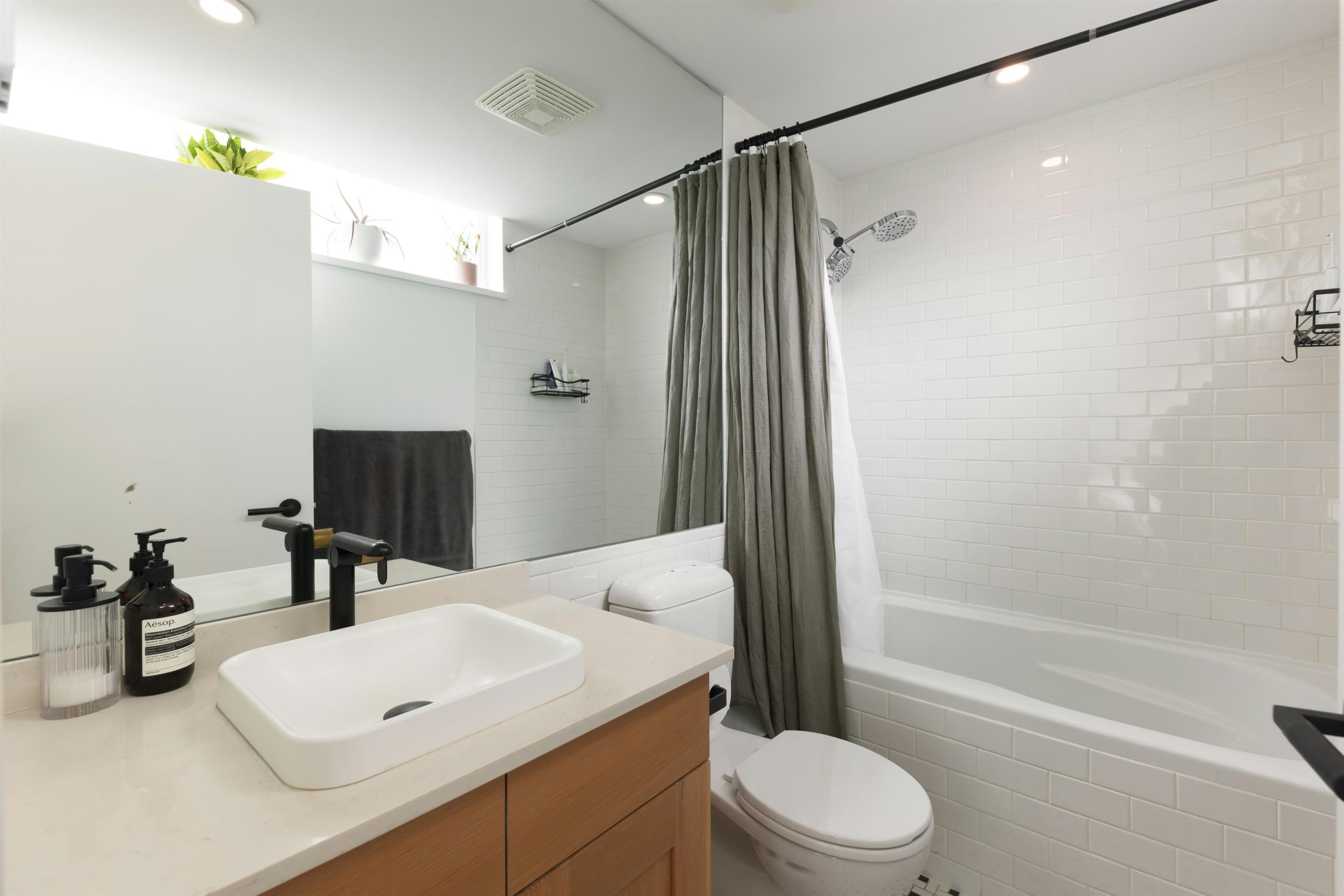 1202-821 Cambie Street, Vancouver, BC, V6B 0E3 - 9