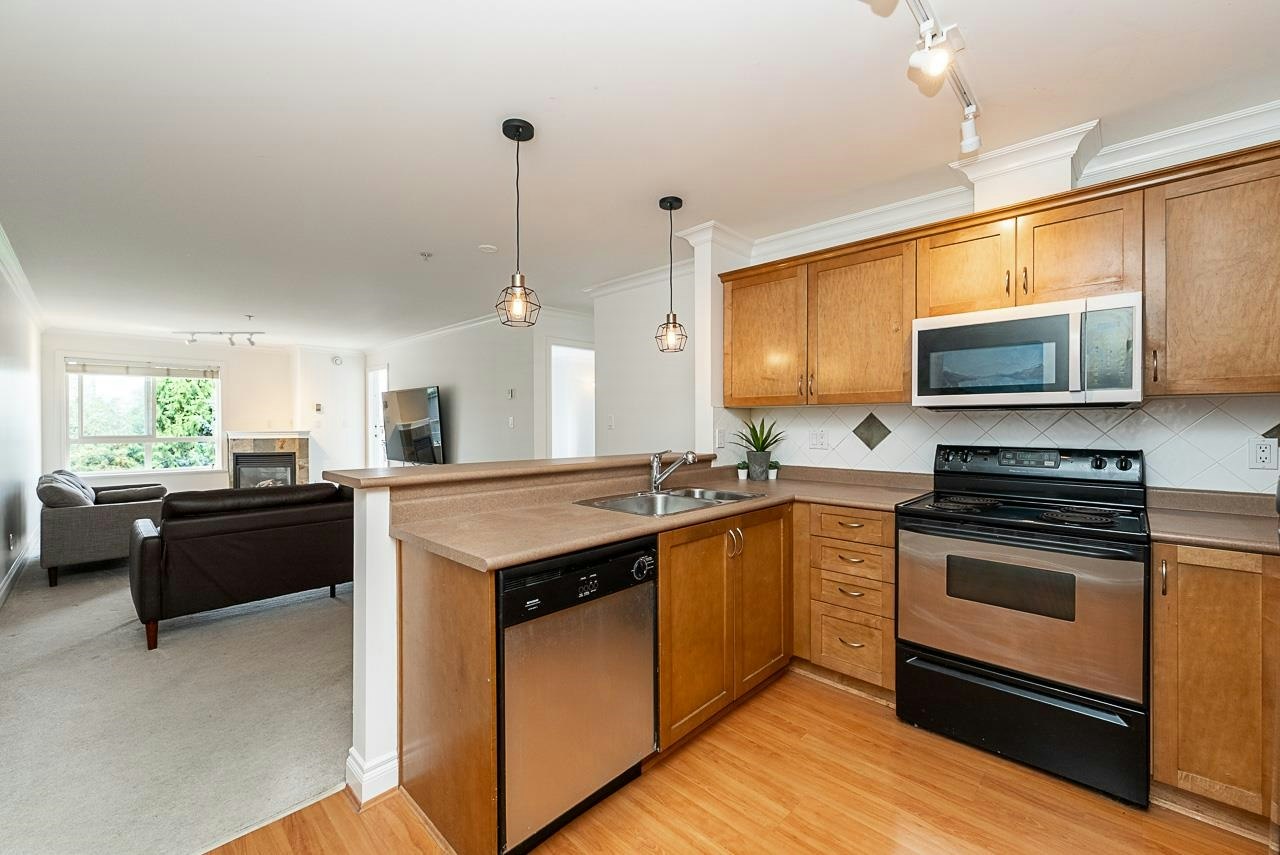 302-128 W 21st Street, North Vancouver, BC, V7M 1Y9 - 9