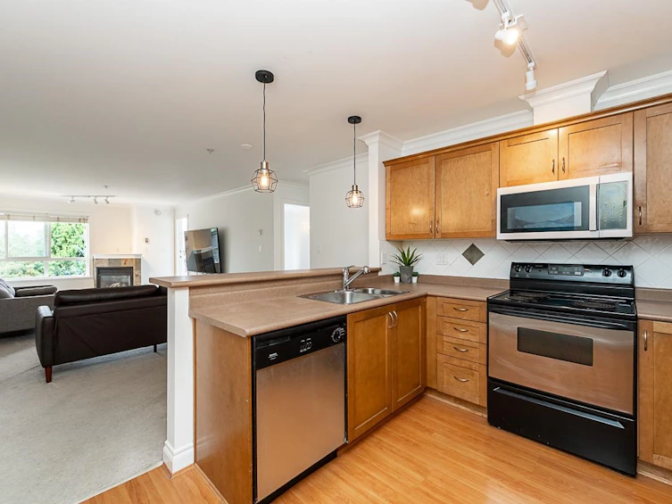 302-128 W 21st Street, North Vancouver, BC, V7M 1Y9 - 9