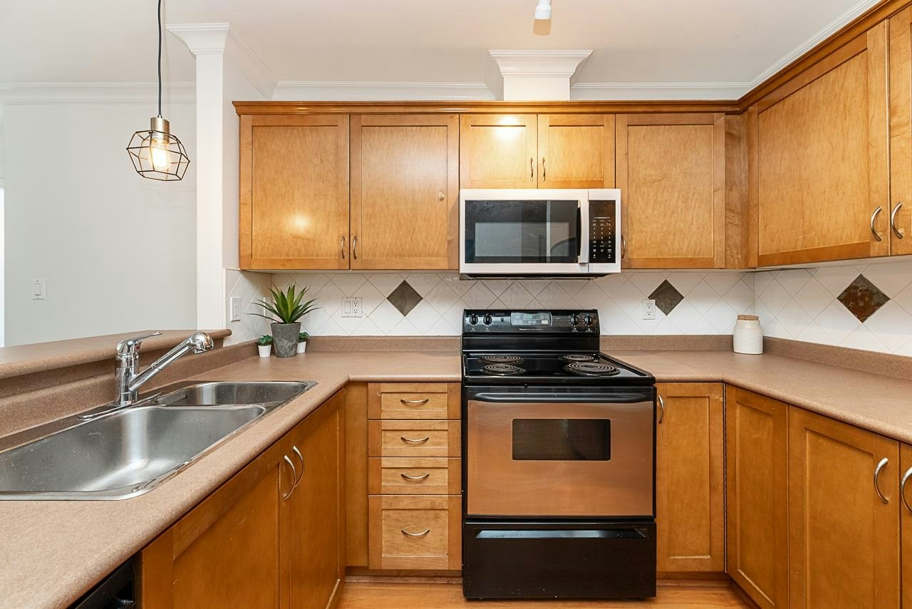 302-128 W 21st Street, North Vancouver, BC, V7M 1Y9 - 10