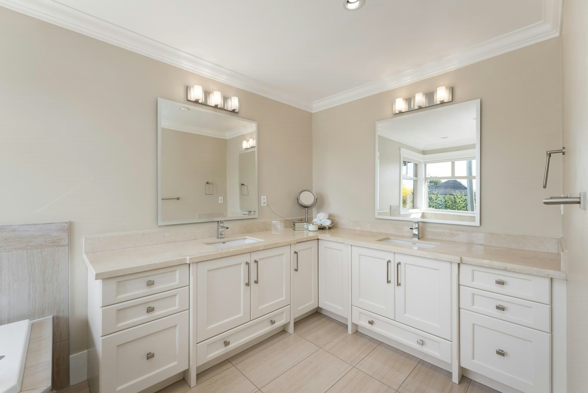 358 W 15th Street, North Vancouver, BC, V7M 1S5 - 21