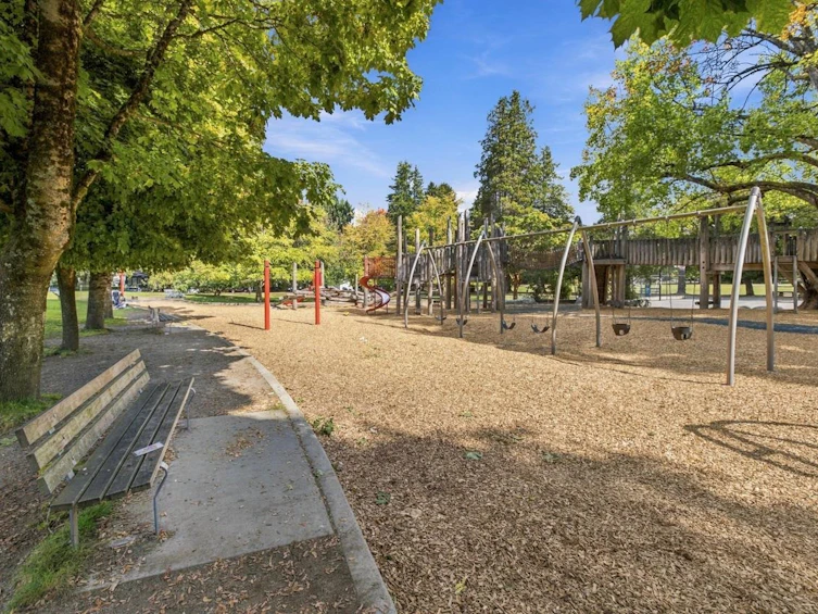 840 W 22nd Avenue, Vancouver, BC, V5Z 1Z9 - 13