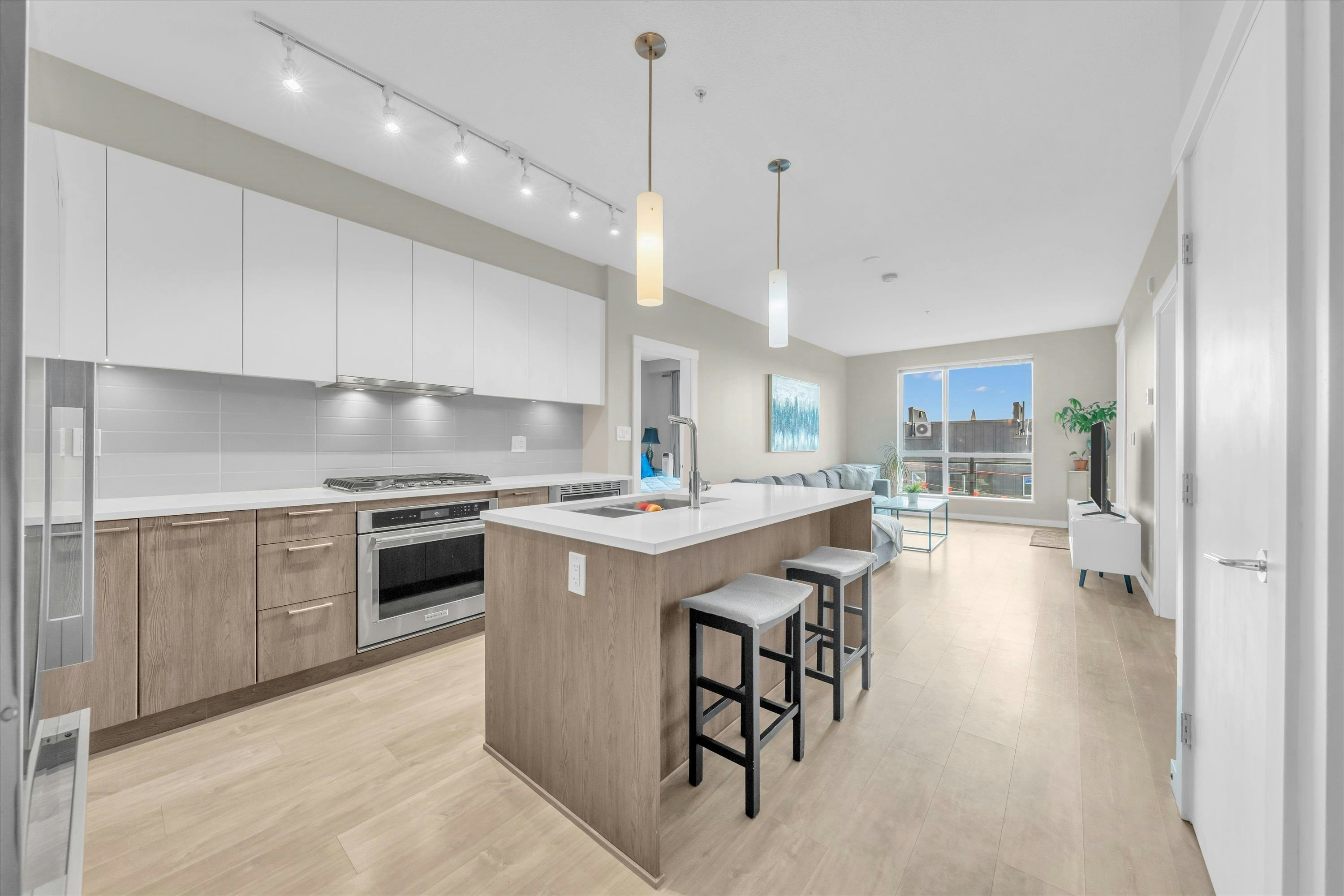 303-625 E 3rd Street, North Vancouver, BC, V7L 0G3
