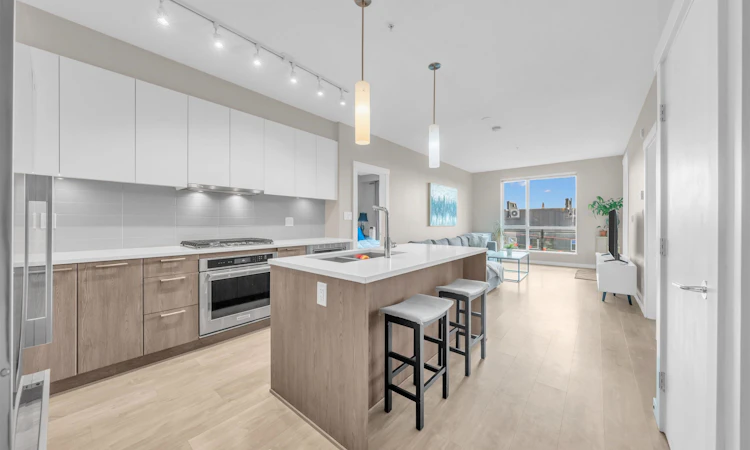 303-625 E 3rd Street