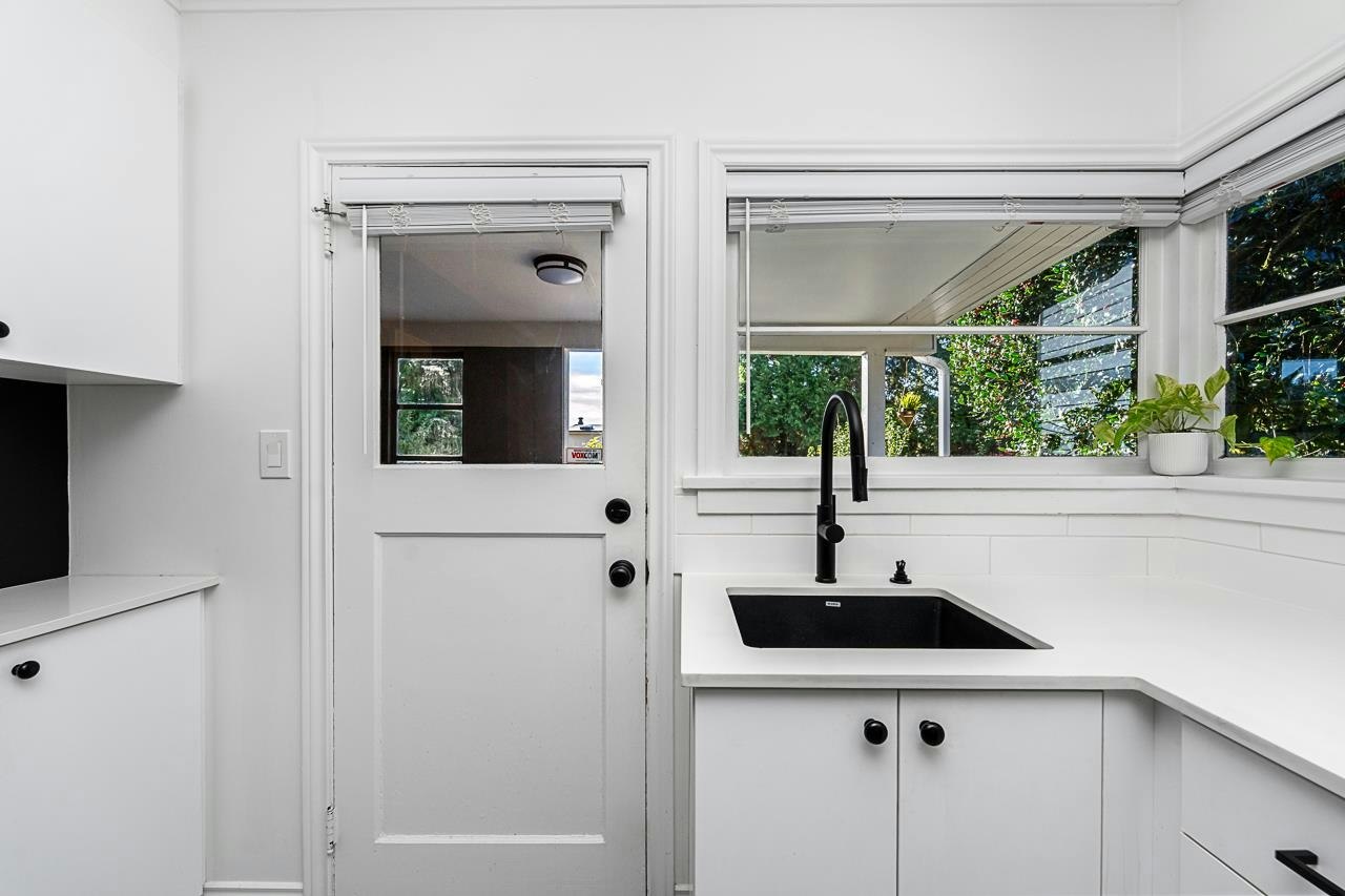 1258 Jefferson Avenue, West Vancouver, BC, V7T 2B1 - 14