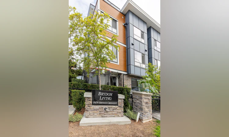 9-5476 Brydon Crescent