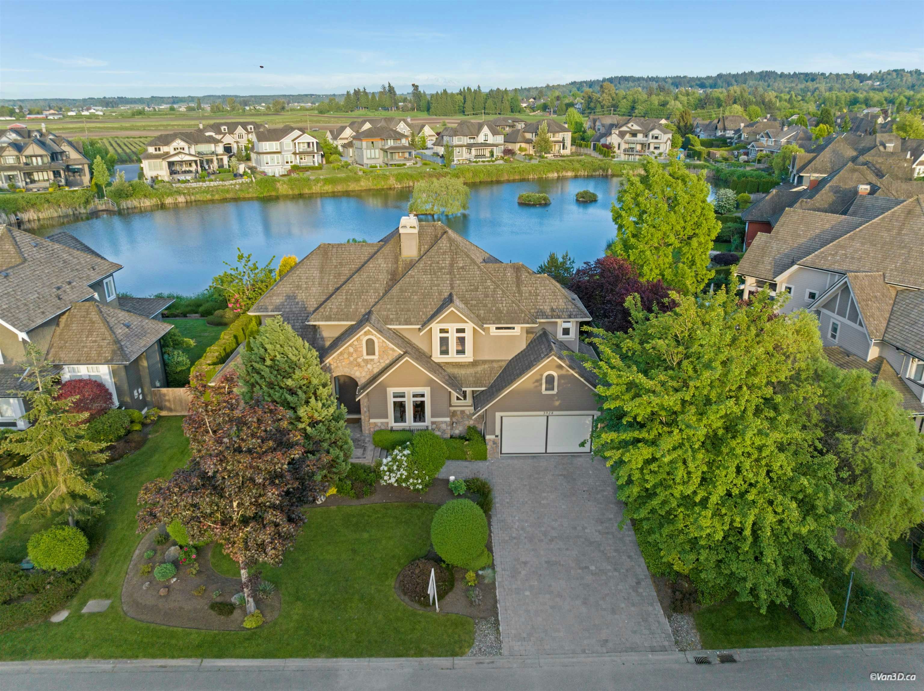 3928 159 Street, Surrey, BC, V3Z 0Y3