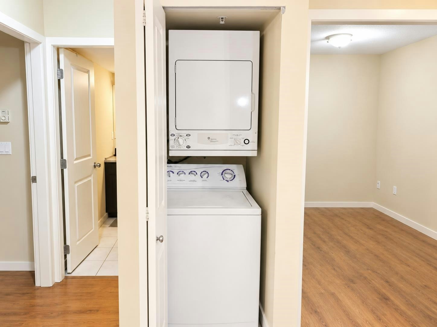 3F-10866 City Parkway, Surrey, BC, V3T 5W9 - 14