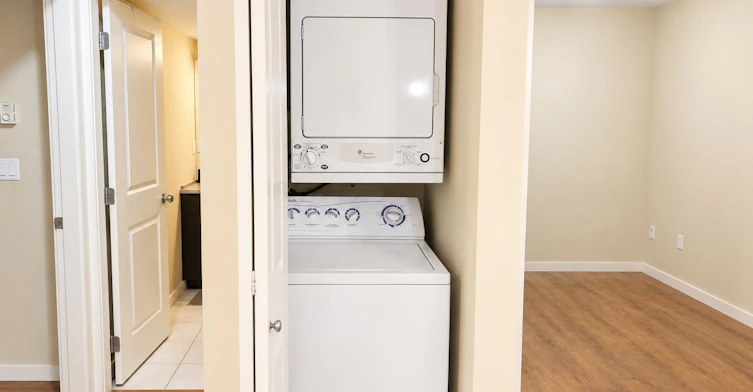 3F-10866 City Parkway, Surrey, BC, V3T 5W9 - 14