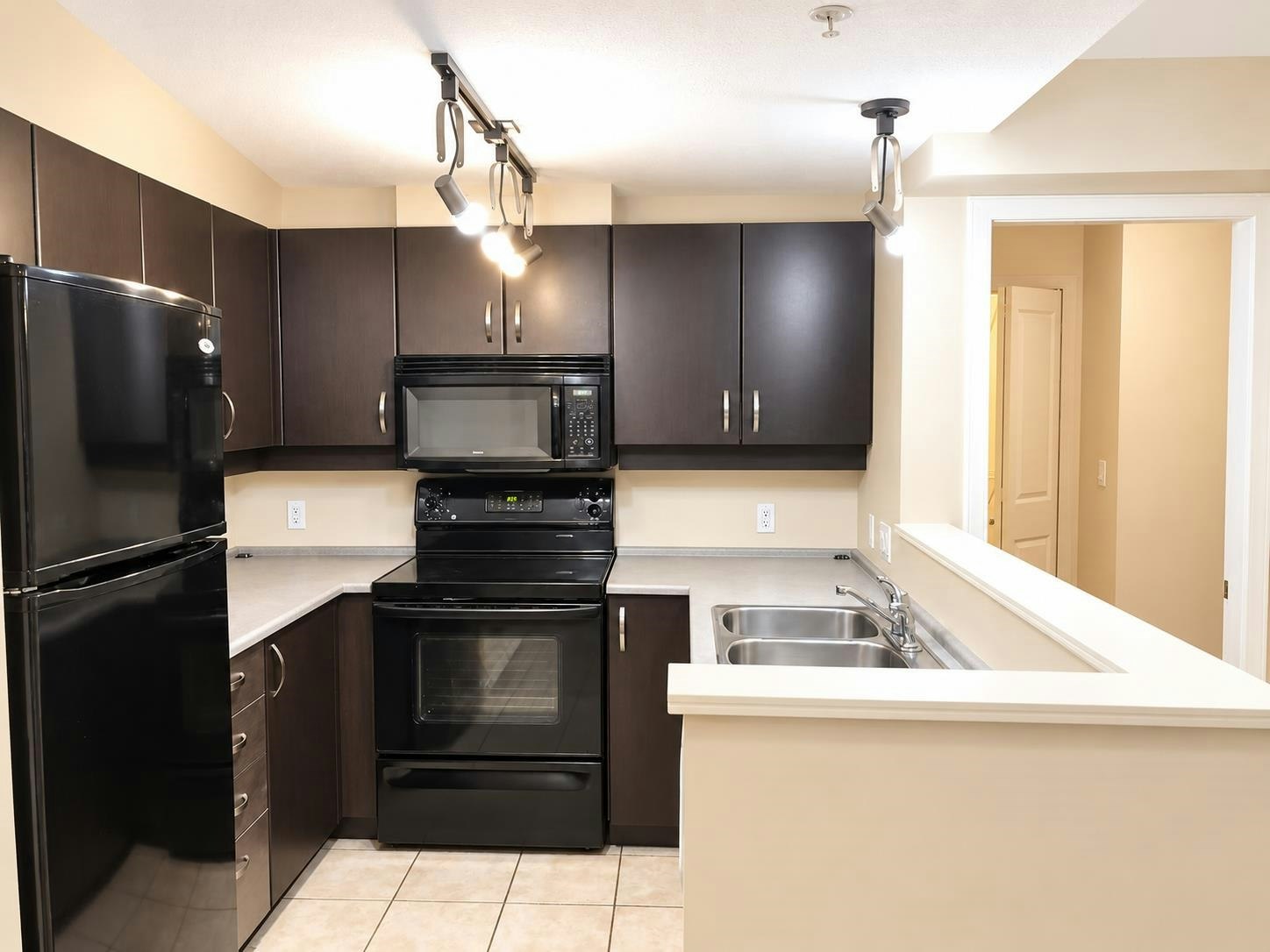 3F-10866 City Parkway, Surrey, BC, V3T 5W9