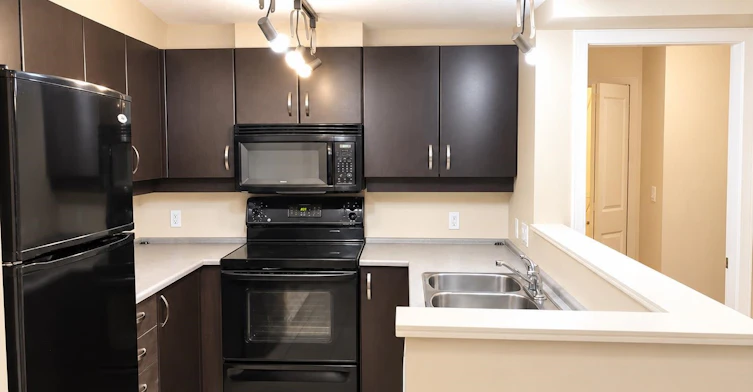3F-10866 City Parkway, Surrey, BC, V3T 5W9