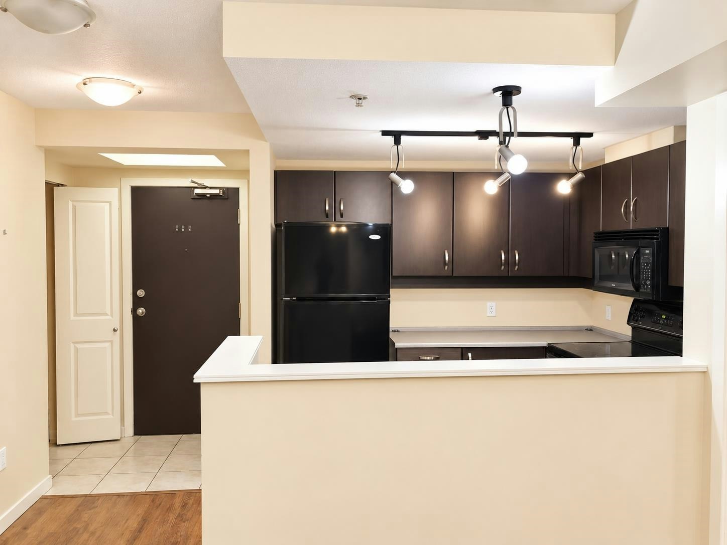 3F-10866 City Parkway, Surrey, BC, V3T 5W9 - 2