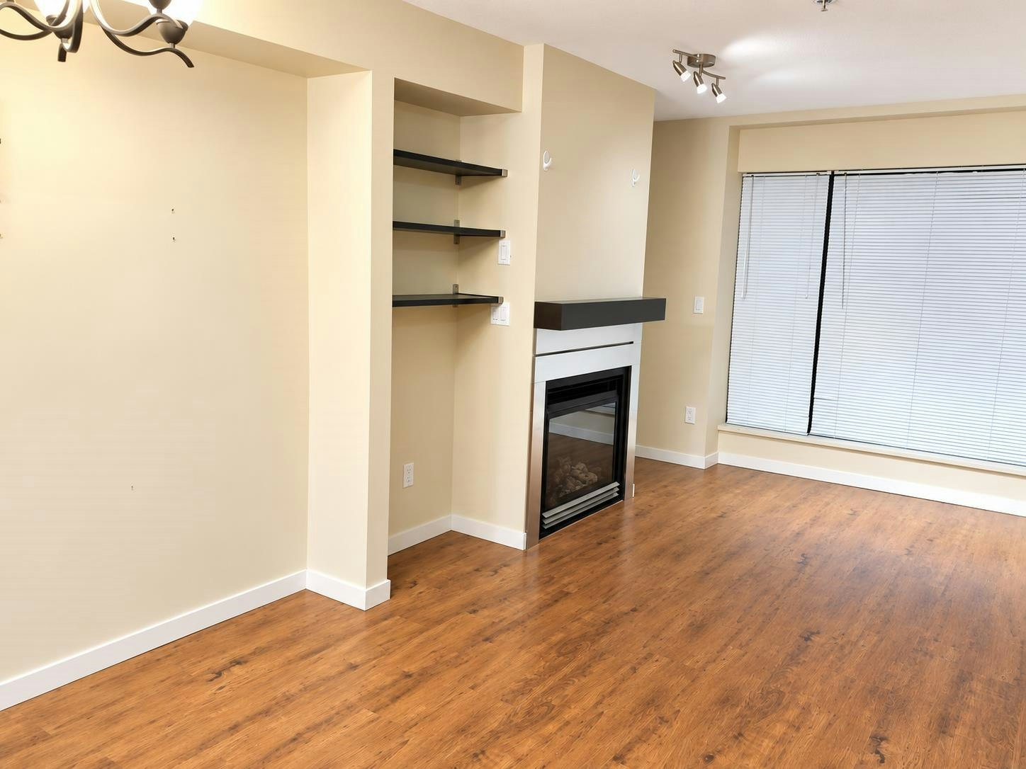 3F-10866 City Parkway, Surrey, BC, V3T 5W9 - 4